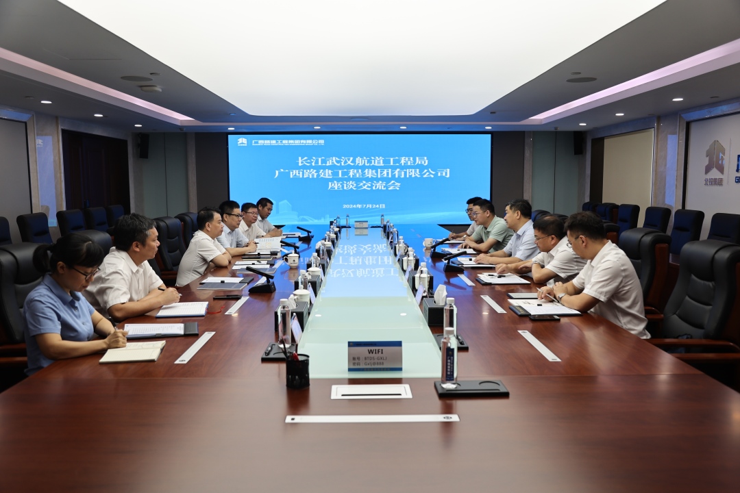 座談會(huì )現場(chǎng)_韋甫誠攝_(1)_8398.jpg